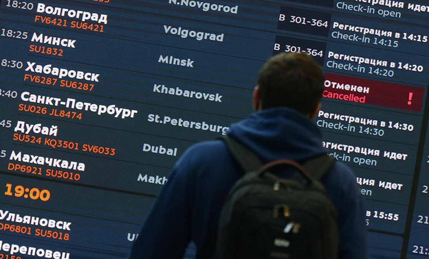 В аэропортах Москвы произошла массовая задержка рейсов