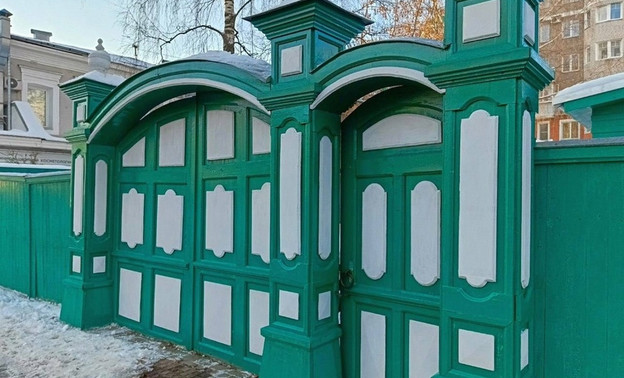В кировской усадьбе Салтыкова-Щедрина обновили резные ворота