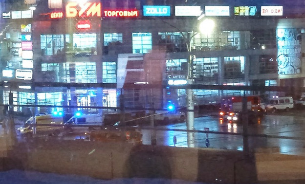 В Кирове из-за мнимой бомбы ТЦ «БУМ» оцепили пожарные, реанимация, скорая и шесть машин полиции