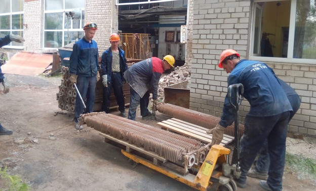 Коммунальщикам поручили вернуть горячую воду в Нововятск до конца августа