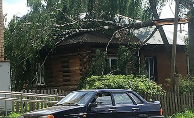 В Афанасьевском районе буря с грозой разрушила несколько жилых домов