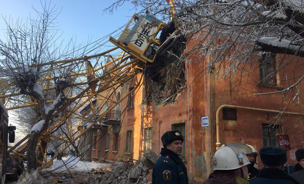 Ростехнадзор назвал причину падения башенного крана на улице МОПРа