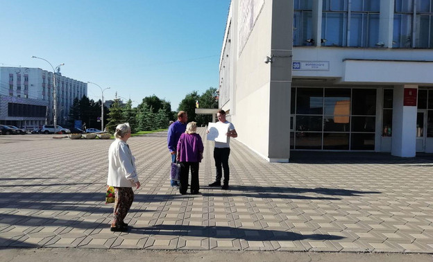 В Кирове прошли одиночные пикеты в поддержку задержанного журналиста-расследователя Ивана Голунова