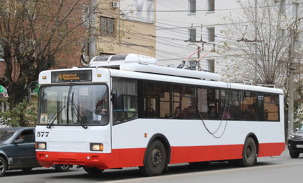 «Какое-то время ещё будут радовать»: по Кирову начали ездить обновлённые троллейбусы