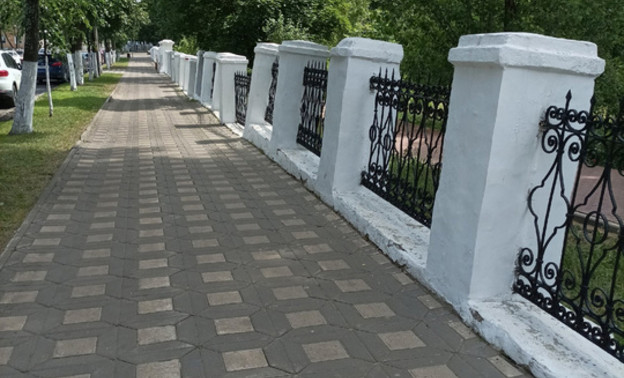 «Пьяный» забор на Московской отремонтируют до конца 2024 года