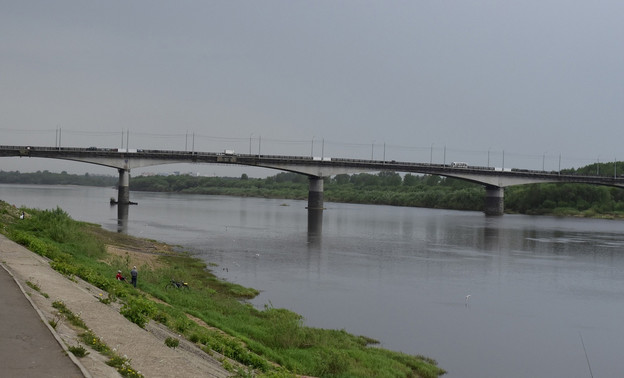 17-летний кировчанин сорвался в реку Вятку со Старого моста