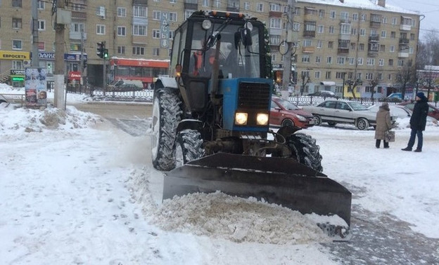 В кировской мэрии рассказали, куда жаловаться на неочищенные дороги и тротуары