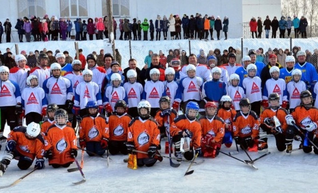 Рахим Азимов: "Мы продолжим развивать детский хоккей не только в областном центре, но и в районах области"