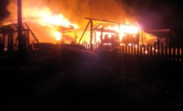 В Опаринском районе полностью сгорел частный жилой дом