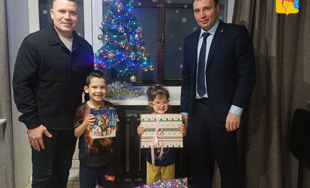 Министры Кировской области исполнили новогодние желания детей