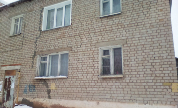 В Шутовщине местные власти хотели выселить сироту из квартиры за чужие долги