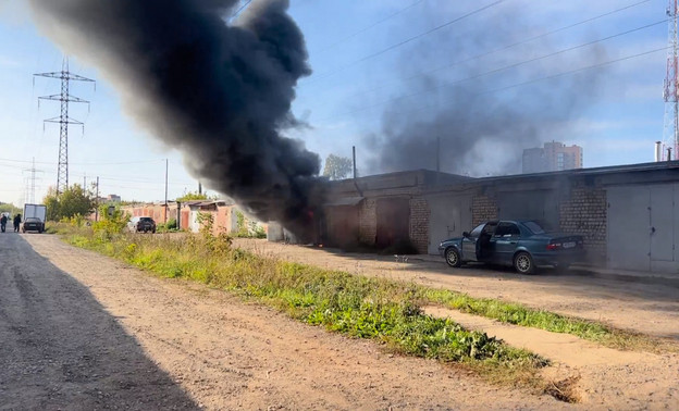 В Кирове сгорел гараж на улице Ульяновской