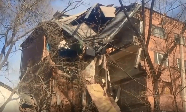 В Хакасии частично обрушилось здание общежития