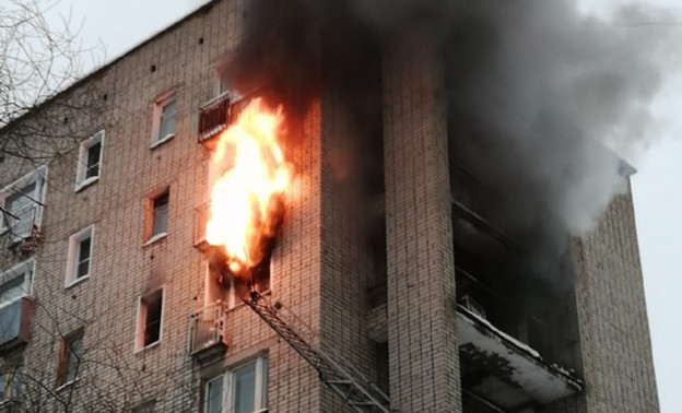 На улице Ленина в Кирово-Чепецке загорелся жилой дом