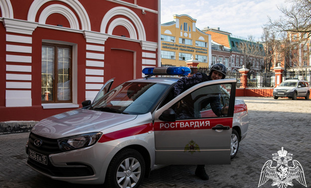В Кирове три женщины подрались из-за очереди в караоке