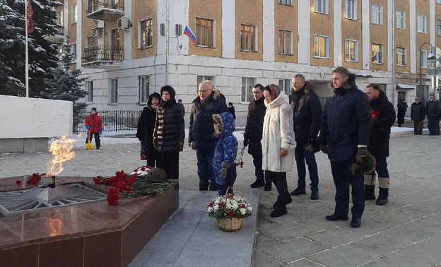 Соколов возложил цветы в память Неизвестному солдату