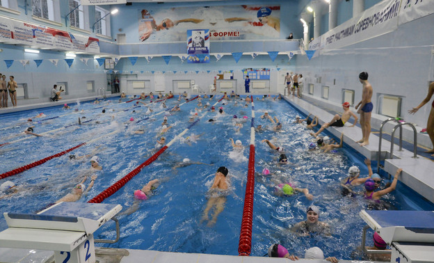 В Кирово-Чепецке прошли областные соревнования по плаванию для детей 11-14 лет