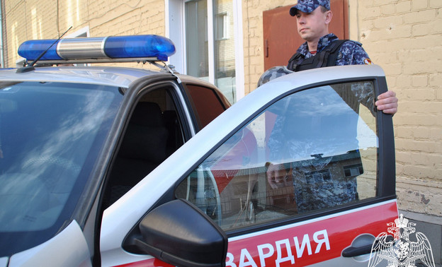 Кировские росгвардейцы задержали находящегося в федеральном розыске мужчину