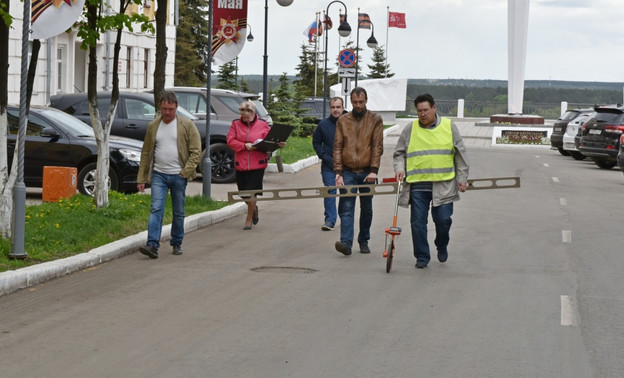 В Кирове с замечаниями приняли отремонтированную улицу Московскую