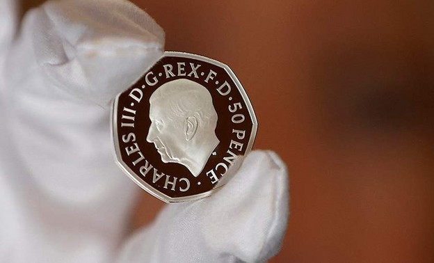В Британии начали выпускать монеты с изображением Карла III