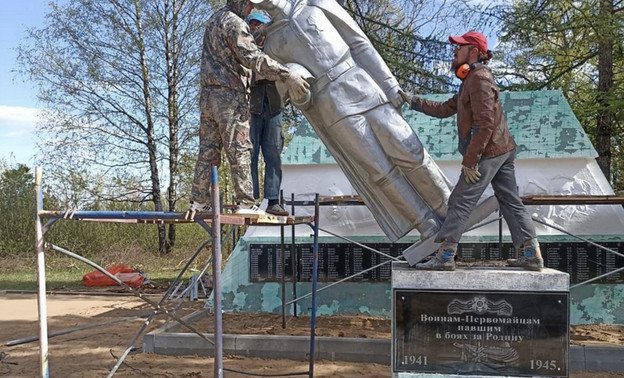 В Слободском демонтировали памятник первомайцам - защитникам Отечества
