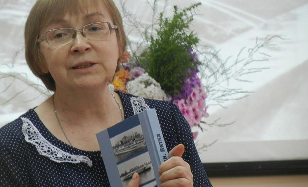 Библиотеке в Зуевком районе присвоили имя экс-директора Герценки Надежды Гурьяновой