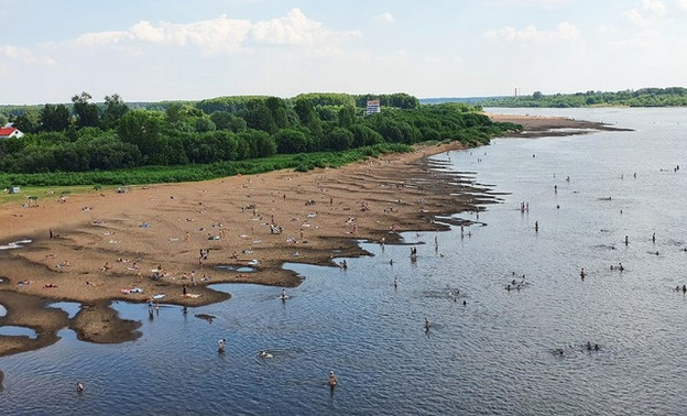 Роспотребнадзор: качество воды в Вятке у кировского пляжа не соответствует нормам по микробиологическим показателям