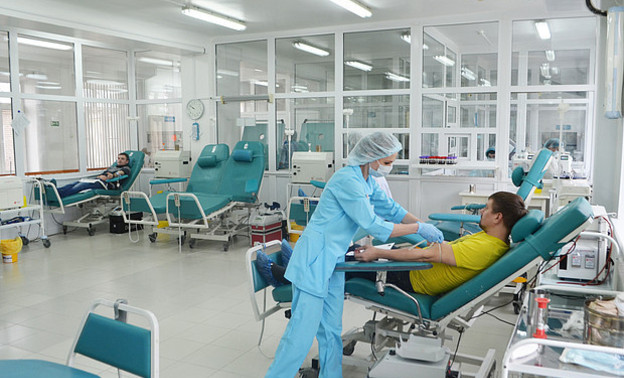 В Кировской области пациентов с коронавирусом будут лечить плазмой выздоровевших людей