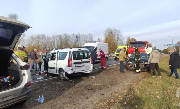 На Победиловском тракте жёстко столкнулись три автомобиля