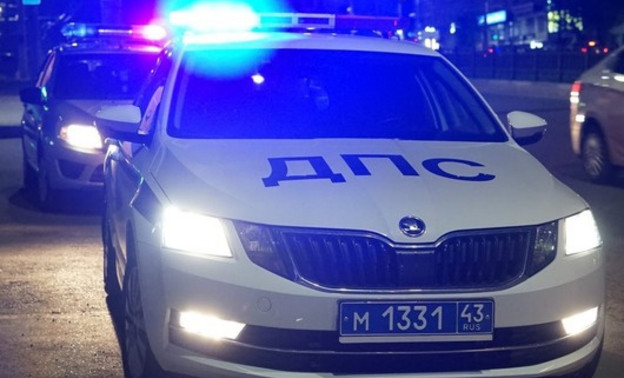 В Кирове полиция остановила автомобиль нарушителя выстрелами по колёсам