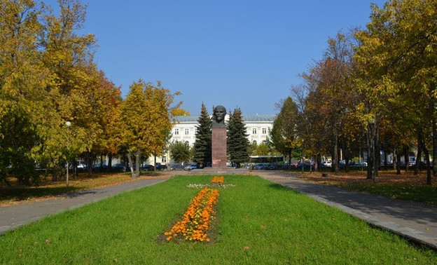 В Кирове благоустроят сквер на площади XX партсъезда