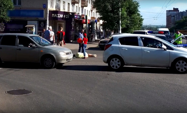 В Кирове на пешеходном переходе сбили 22-летнюю девушку