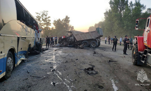 В Дагестане на трассе «Кавказ» автобус попал в ДТП. Есть погибшие