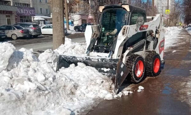 На следующей неделе в Кирове планируют завершить очистку тротуаров