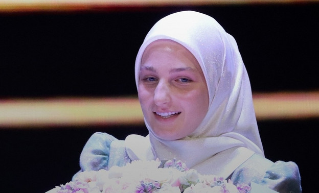 Рамзан кадыров сейчас 2023. Рамзан кадыров. Флаг рамзан ахматович кадыров. Выступление кадырова. Рамзан кадыров.