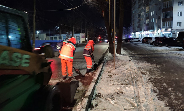 В Кирове увеличили количество спецтехники для уборки улиц