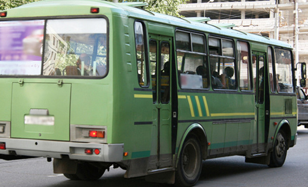 В Кирове водитель троллейбуса со злости протаранил автобус с пассажирами