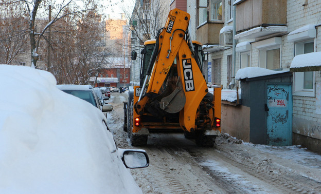 В Кировской области открыли горячую линию по вопросам уборки снега во дворах