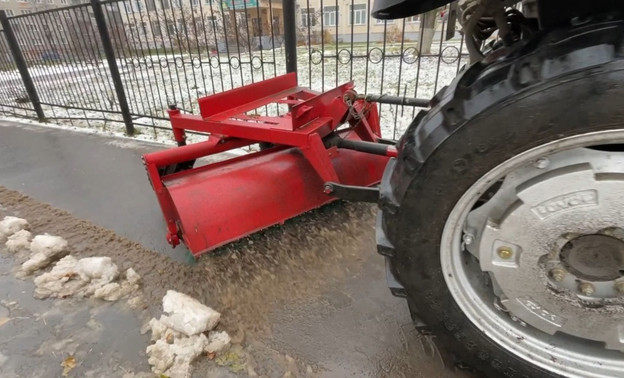 В Кирове проверили содержание тротуаров, на которых обнаружили гололёд