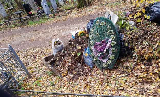 После Покровской субботы кировские кладбища приберут повторно