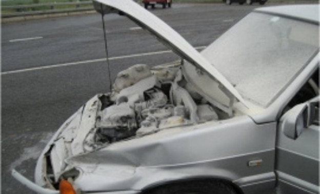В Кировской области легковой автомобиль получил серьёзные повреждения от пожара