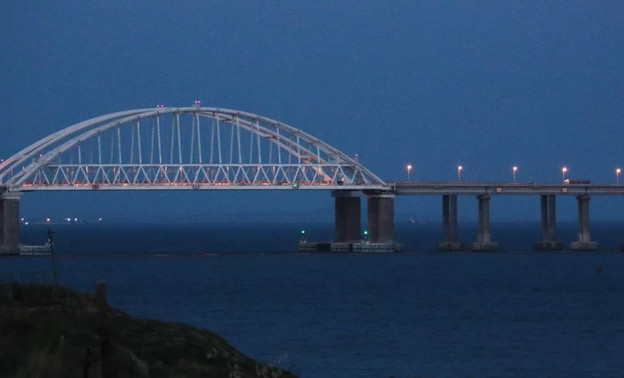 По Крымскому мосту временно перекрыли движение
