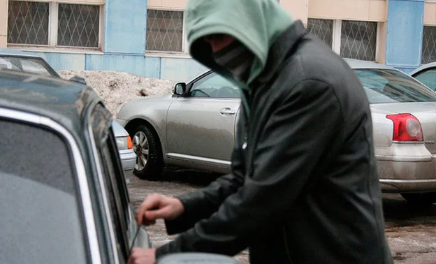 Жители Кирово-Чепецка пытались продать краденый автомобиль