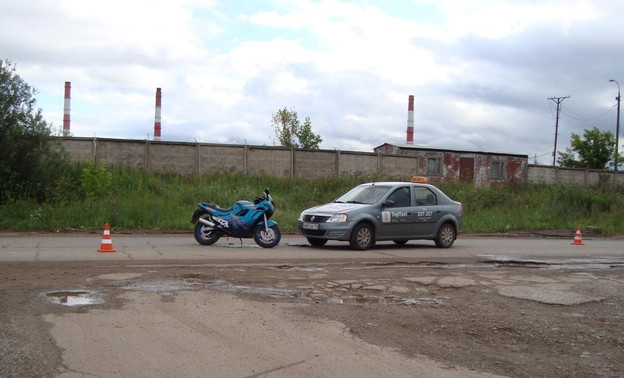 На Луганской водитель такси сбил мотоциклиста