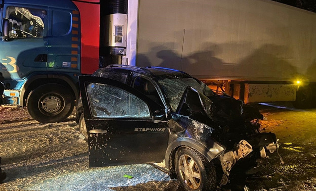 В Слободском районе в массовом ДТП с грузовиком пострадало два человека
