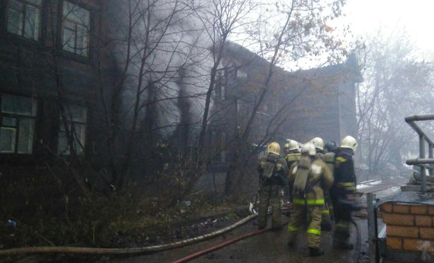 В МЧС назвали вероятные причины пожара в домах на улице Орловской