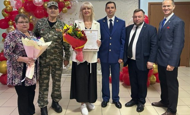 Вячеслав Симаков посетил линейку в школе №24