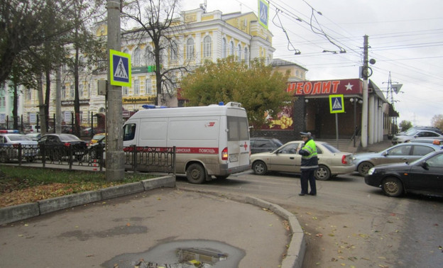 Вчера в Кирове под колёсами автомобиля оказался ещё один пешеход