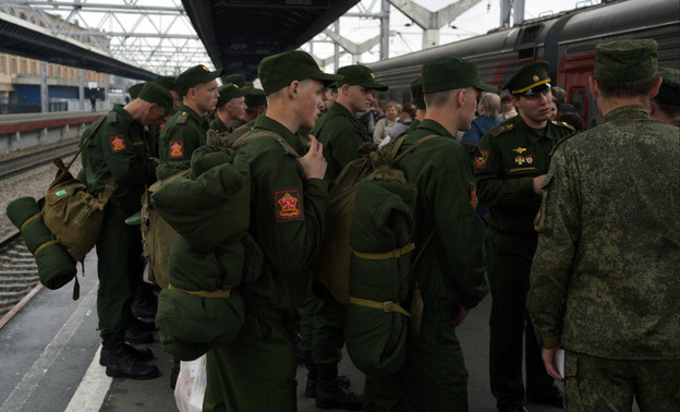 Россиянам, состоящим на воинском учёте, напомнили о запрете выезда за границу