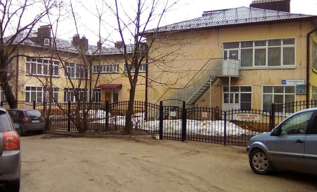 На воспитателя в кировском садике, уволенного за грубость к детям, завели уголовное дело